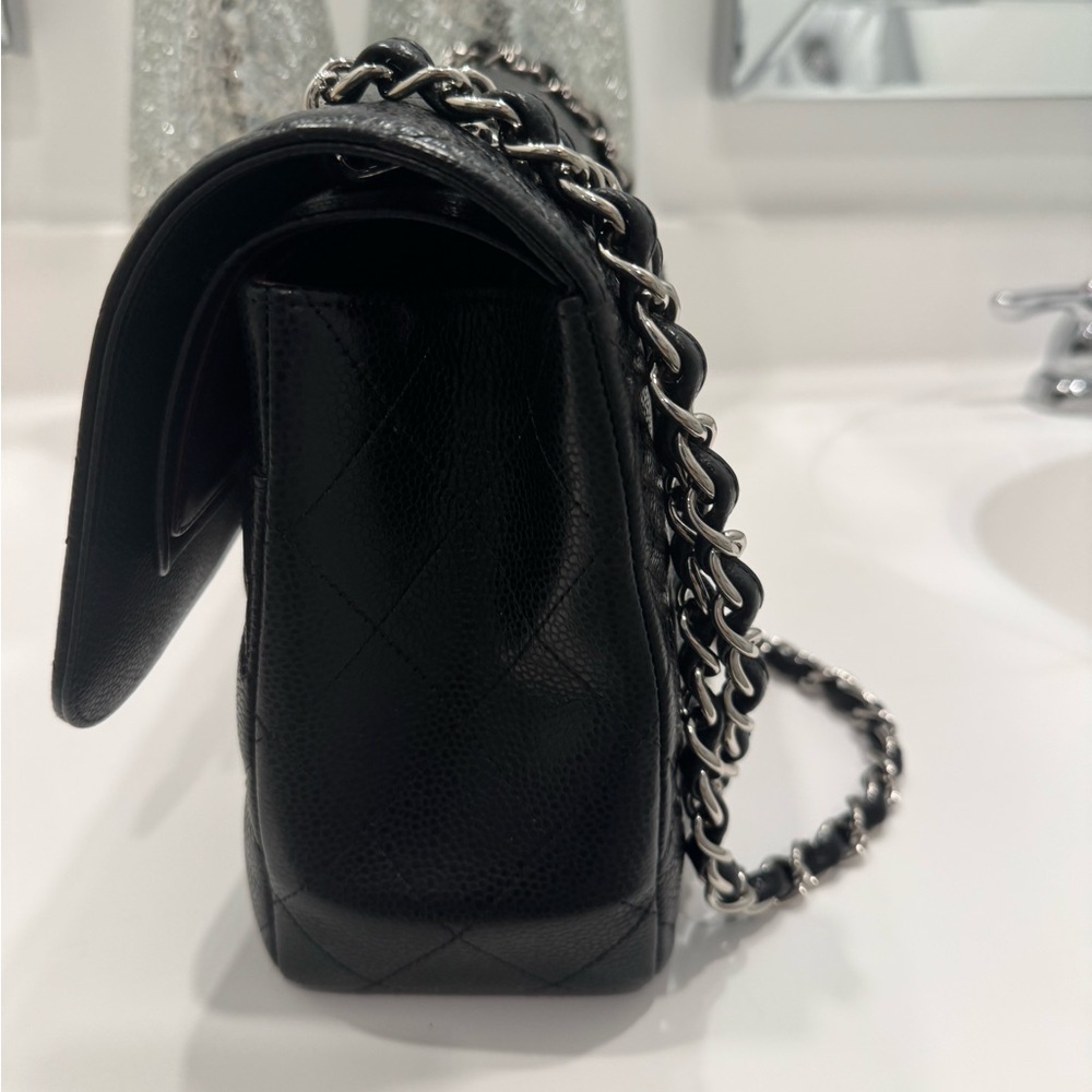 Chanel Black Quilted Shoulder Bag with Iconic CC Closure Silver hardware - Picture 3 of 16
